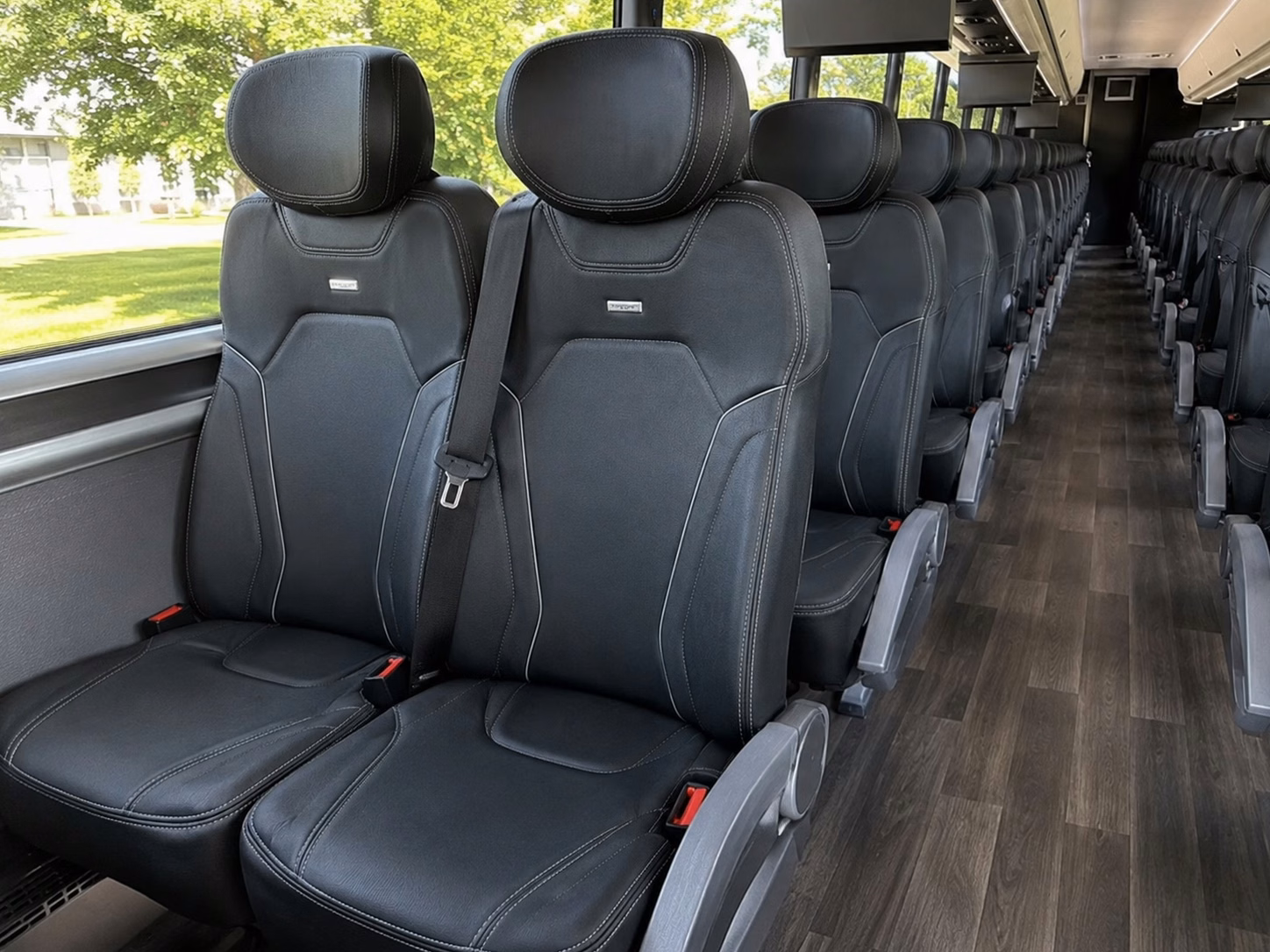 shuttle your wedding guests between toledo hotels and your venue without the stress